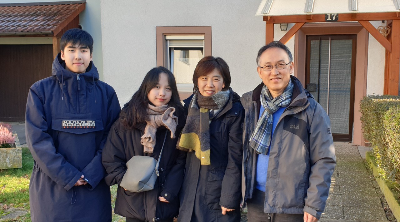 서명호선교사 가족.jpg
